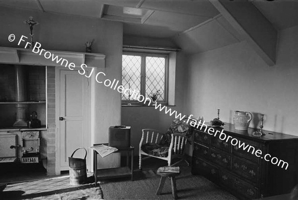 GLYN MYNYTHO COTTAGE INTERIOR